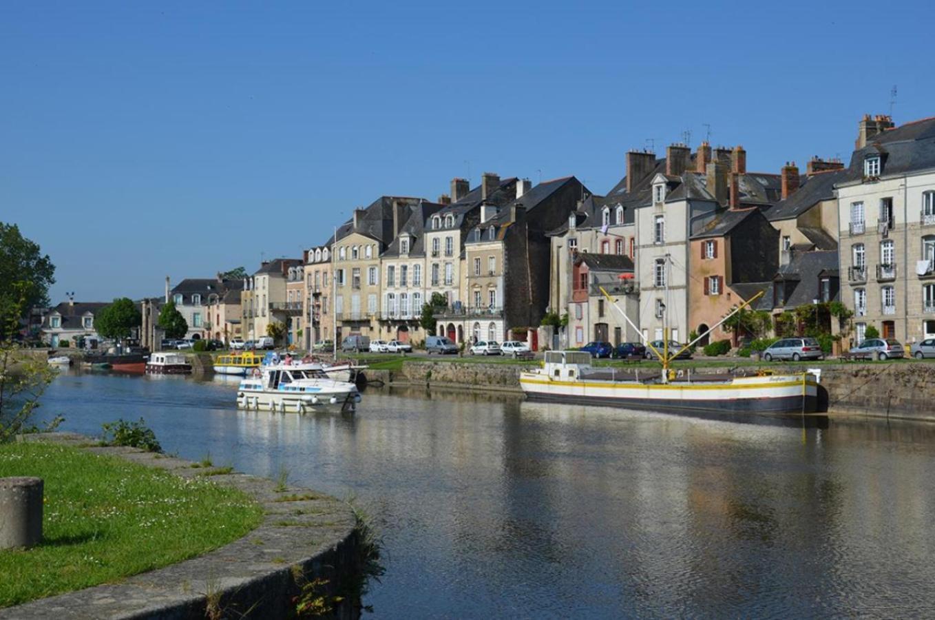 Spacieux T3 Lumineux Dans Quartier Historique Avec Wifi Redon Eksteriør bilde